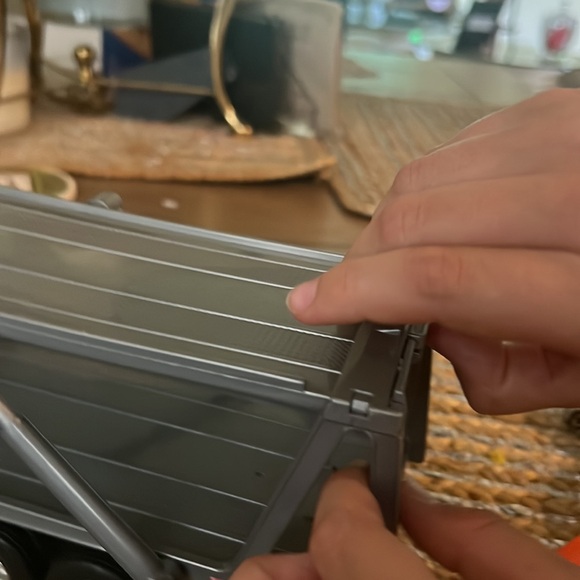 Tow truck has-been used still good condition and functional - Picture 8 of 10